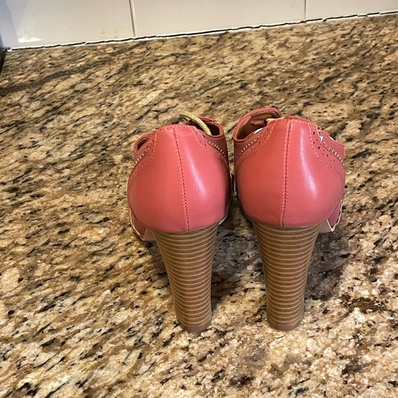 Never worn! - Picture 2 of 4